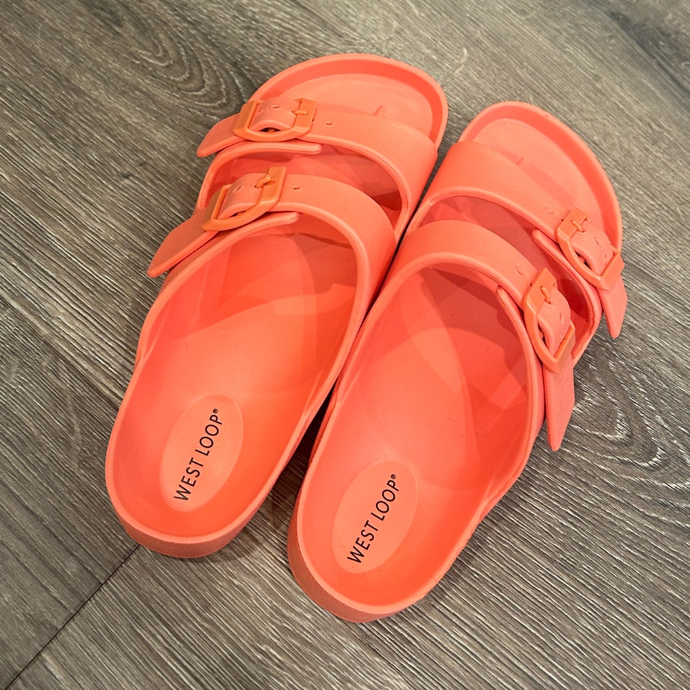 West loop size 7/8 Sandals Coral Orange Color